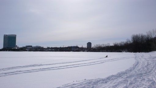 contemplation sur lac gelé
