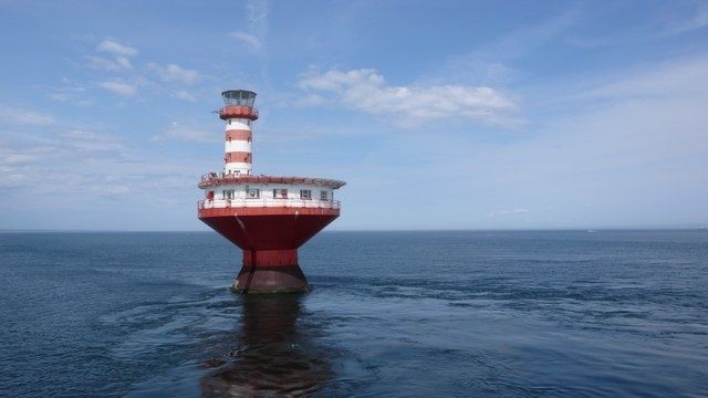 Le phare est à vendre $1, et vous pouvez y accéder par hélicoptère ^^